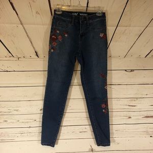 Mossimo Floral Embroidered Jegging Jeans size 2 28